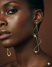 Charger l'image dans la visionneuse de la galerie, Boucles d'Oreilles Pendante - Torsade Doré Abstraite & Perle