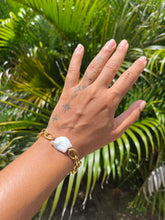 Charger l'image dans la visionneuse de la galerie, Bracelet "Maillons Audacieux & Perle Baroque Plate