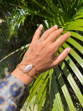 Charger l'image dans la visionneuse de la galerie, Bracelet "Trombones & Accent Perle Baroque"