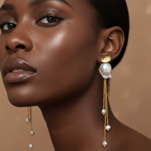 Charger l'image dans la visionneuse de la galerie, Boucles d'Oreilles Pendante "Chaîne Moderne & Perle Baroque"