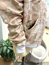 Load image into Gallery viewer, Creamy Brocart Bomber jacquet - Upcycled