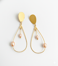 Load image into Gallery viewer, Teardrop Golden &amp; Peach Pearl Drop Earrings
