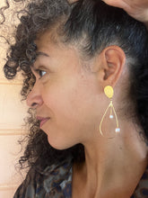 Load image into Gallery viewer, Teardrop Golden &amp; Peach Pearl Drop Earrings
